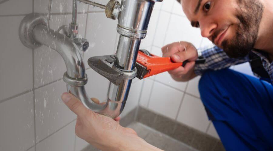 Expert burst pipe repair services in Violet, LA